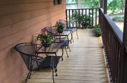 Albertville House | Beautiful Cottage Close To The Lake And Everything You Could Ever Need.