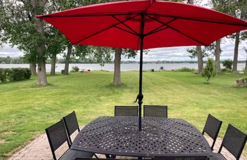 Orillia Cottage | Beautiful Cottage directly on Lake Simcoe