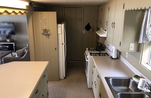 Suttons Bay House | Beautiful Cottage on the Water of Pristine West Bay