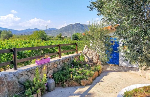 Oliena House | Beautiful cottage with panoramic views of the surrounding nature