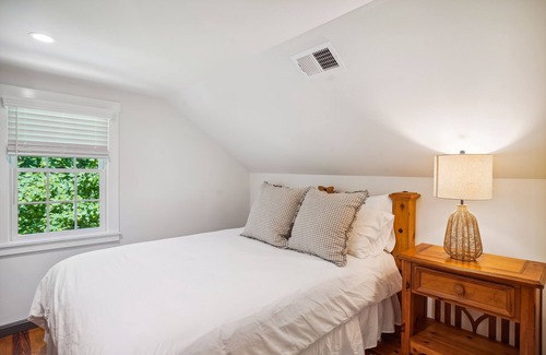 Sharpsburg Cottage | Beautiful Country Cottage w/Hot Tub on C&O Canal Mile Marker 77