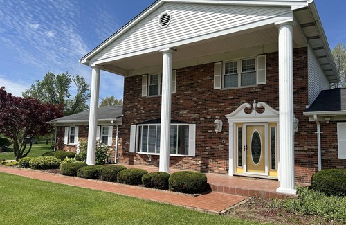 Florence House | Beautiful country retreat in the heart of NKY! Minutes from downtown Cincinnati.