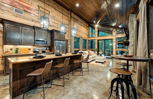 Pickens Cabin | Beautiful Couples Cabin nestled in the woods