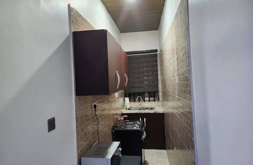 Nungua Bed & Breakfast | Beautiful Cozy 2 Bed Near Highway