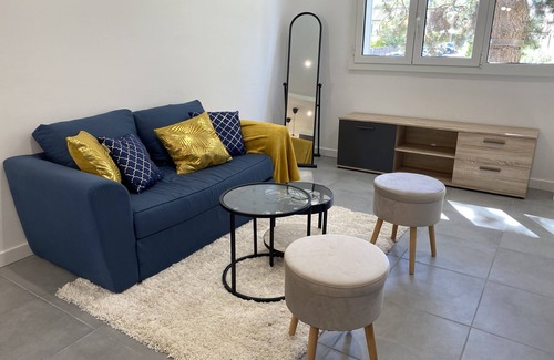 Verrieres-le-Buisson Apartment | ⭐Beautiful cozy apartment, 8min by foot RER B, 20min Orly airport⭐