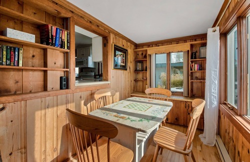 Bonnet Shores House | Beautiful Cozy Beach Cottage right across the street from Kelly Beach