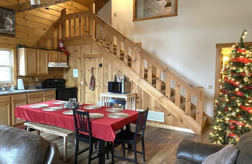 Logan Cabin | Beautiful, cozy cabin in the Hocking Hills!