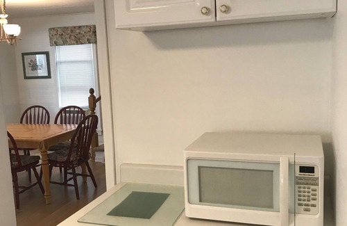 Delavan Lake House | Beautiful Cozy Cottage in Assembly Park.