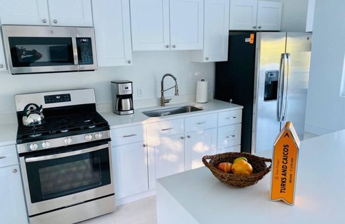Providenciales Villa | Beautiful & Cozy Home Away From Home