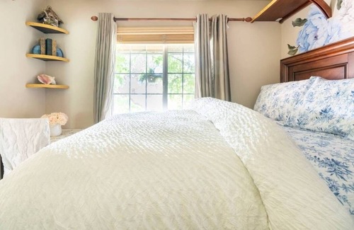 Holly House | BEAUTIFUL COZY ROOM