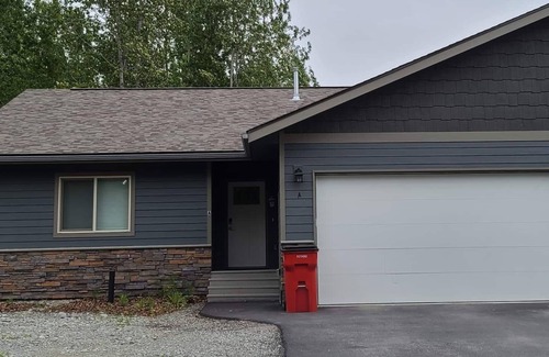 Palmer Apartment | Beautiful, cozy stay near Hatcher Pass & Hiking