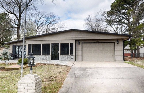 Paradise Hill House | Beautiful...Cozy! Tenkiller Lake house on Paradise Point with Lake views!!!