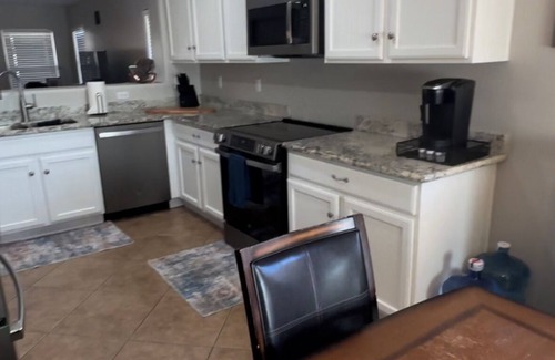 Maricopa House | Beautiful Cozy Vacation Home with Heated Pool($20 a day to heat up the pool).