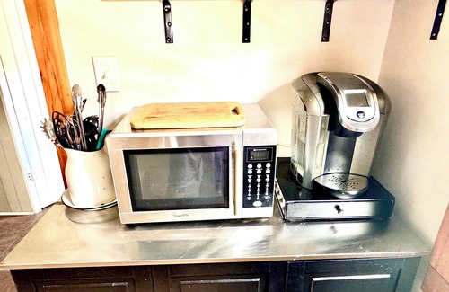Crystal Beach Cottage | Beautiful Crystal beach house! 5 min walk to the beach! Pet friendly!