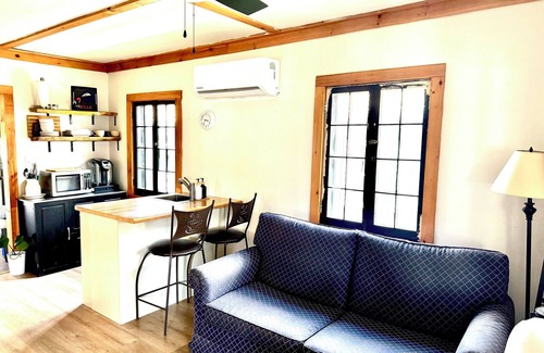 Crystal Beach Cottage | Beautiful Crystal beach house! 5 min walk to the beach! Pet friendly!