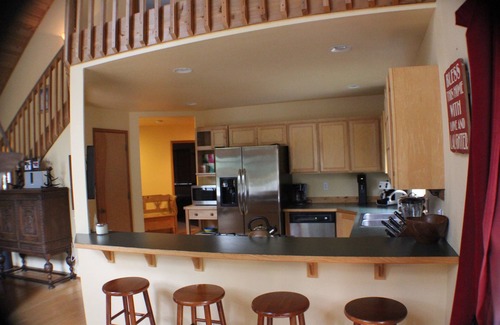 Enumclaw Cabin | Beautiful Crystal Mountain Chalet/Cabin With Spa