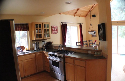 Enumclaw Cabin | Beautiful Crystal Mountain Chalet/Cabin With Spa