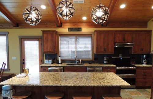 Davenport House | Beautiful Custom Home at Lake Roosevelt 2 Private Acres! Awesome Views! 12+