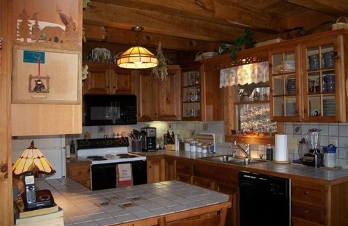 Boone Cabin | Beautiful Custom Log Cabin - Majestic Mountain Views