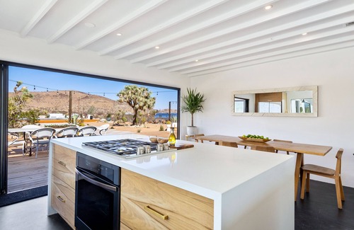 Yucca Valley House | Beautiful Desert home W/huge Pool & Hot Tub