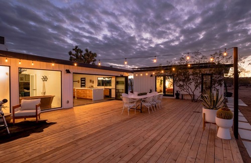 Yucca Valley House | Beautiful Desert home W/huge Pool & Hot Tub