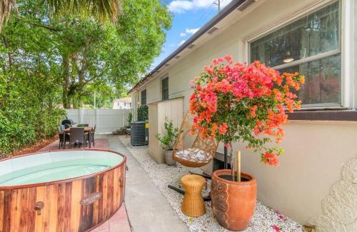 Tampa Villa | Beautiful Designed House in Hyde Park North