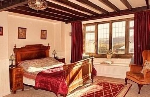 Llanbedr-y-cennin Cottage | Beautiful Detached Cottage with Lovely Views from Front and Back Gardens