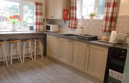 Llanbedr-y-cennin Cottage | Beautiful Detached Cottage with Lovely Views from Front and Back Gardens