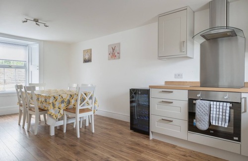 Montrose House | Beautiful Detached House, just meters from the sea