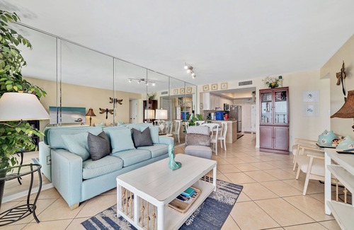 Gulf Shores Condo | BEAUTIFUL DIRECT GULF FRONT UNIT, COZY DECOR, 2 POOLS, CLOSE TO GULF SHORES ACTIVITIES