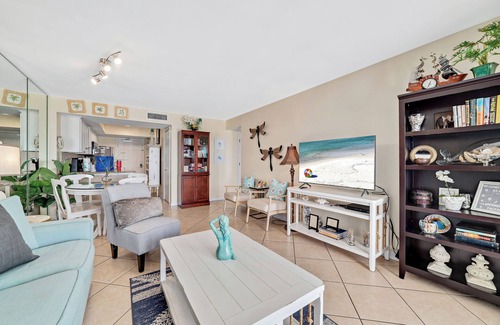 Gulf Shores Condo | BEAUTIFUL DIRECT GULF FRONT UNIT, COZY DECOR, 2 POOLS, CLOSE TO GULF SHORES ACTIVITIES