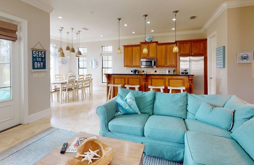 Villa Lago House | Beautiful dog-friendly home on golf course with outdoor pool, 6-seater golf cart
