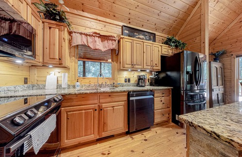 Talking Rock House | Beautiful, dog-friendly home in the woods with gas fireplaces, firepit