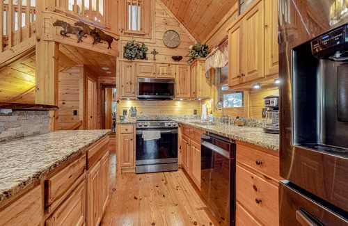 Talking Rock House | Beautiful, dog-friendly home in the woods with gas fireplaces, firepit