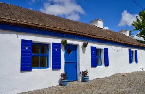 Doochary House | Beautiful Donegal Thatched Adderwal Cottage with Hot Tub