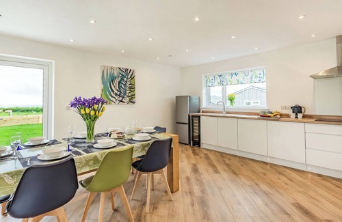 Aberaeron Cottage | Beautiful Dorma bungalow with sea views and your very own private hot tub.