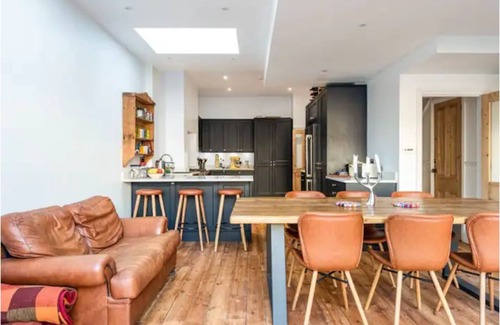 Brighton House | Beautiful double fronted Victorian House close to central Brighton