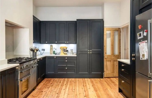 Brighton House | Beautiful double fronted Victorian House close to central Brighton