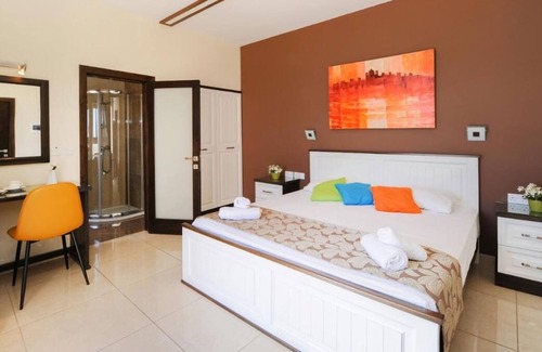 Xewkija House | Beautiful Double Room with Terrace with Breakfast and Swimming Pool