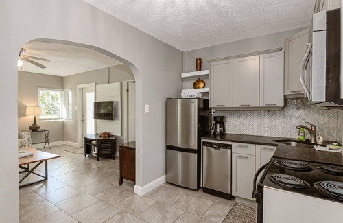 Melbourne Beach Apartment | Beautiful downtown Melbourne Beach renovated apartment one block from the beach!