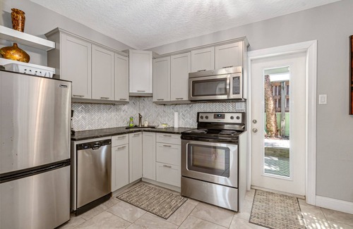 Melbourne Beach Apartment | Beautiful downtown Melbourne Beach renovated apartment one block from the beach!