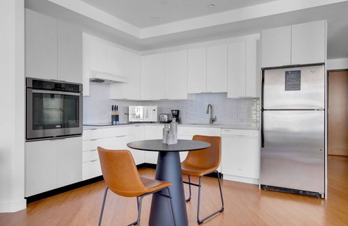 Chinatown Apartment | Beautiful Downtown 1BR w/Gym & W/D, near South Station, by Blueground