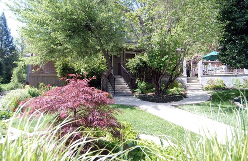 Grass Valley House | Beautiful Downtown Vacation Home