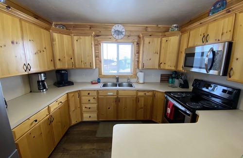 Driggs Cabin | Beautiful Driggs cabin w/spectacular Teton views near Grand Targhee Ski resort!