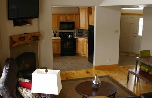 Driggs House | BEAUTIFUL DRIGGS TOWNHOME w/Garage off Ski Hill Rd to Grand Targhee Ski Resort