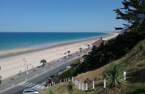 Donville-les-Bains Apartment | Beautiful duplex near the sea (the islands)