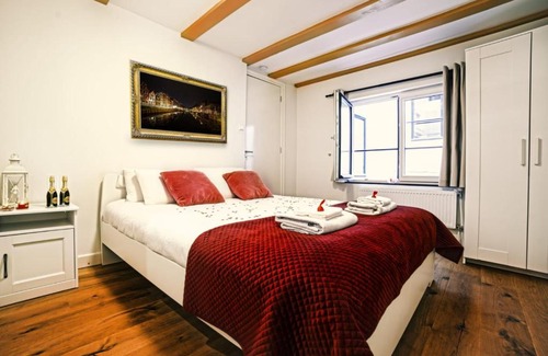 Burgwallen Nieuwe Zijde Bed & Breakfast | Beautiful DutchHouse Centrum
