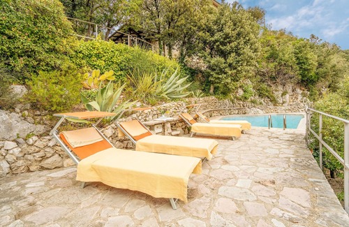 Poggio Catino House | Beautiful, elegant villa overlooking the valley around Poggio Catino.