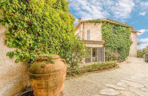 Poggio Catino House | Beautiful, elegant villa overlooking the valley around Poggio Catino.