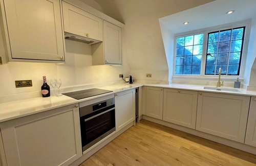 Eastbourne Apartment | Beautiful Escape to The Gables in Old Town